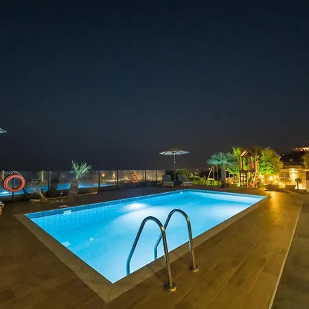 Constandinos - Private Pool - Sleeps 8 *